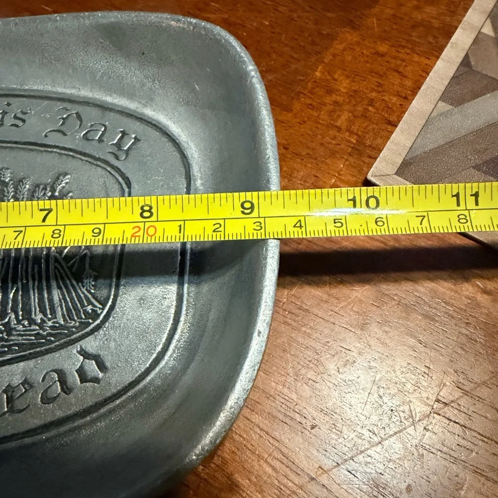 Wilton Armetale‎ Pewter Tray with Engraved Design